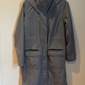Women's Rain Hooded Coat-EUC medium with many adjustable features!